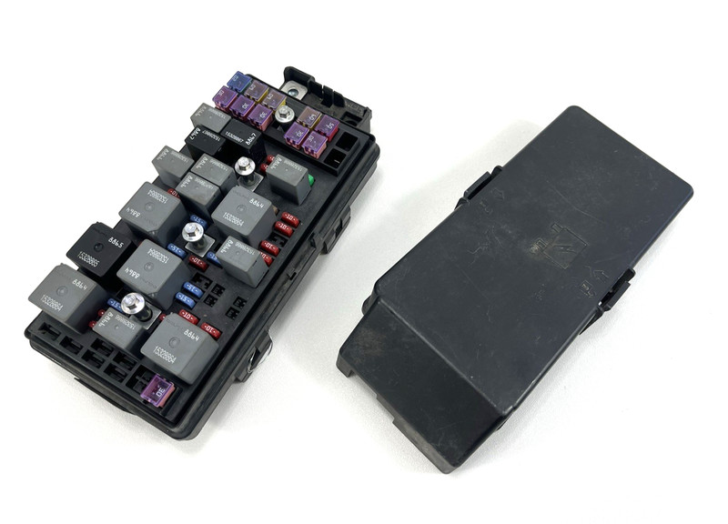 08-09 Pontiac G6 3.6L Engine Fusebox Junction Block Relay Module 25883025 OEM