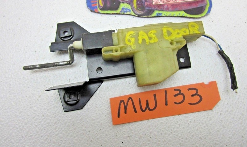 BMW 735I 733I LOCKING GAS DOOR ACTUATOR VACUUM RELEASE PUMP SWITCH FUEL FILLER