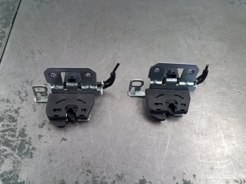 2012 Mercedes AMG CLS 63 Hood Latches #8399 K4