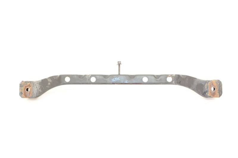 95-00 Toyota TACOMA 2.7L Front Lower Frame Support Bracket