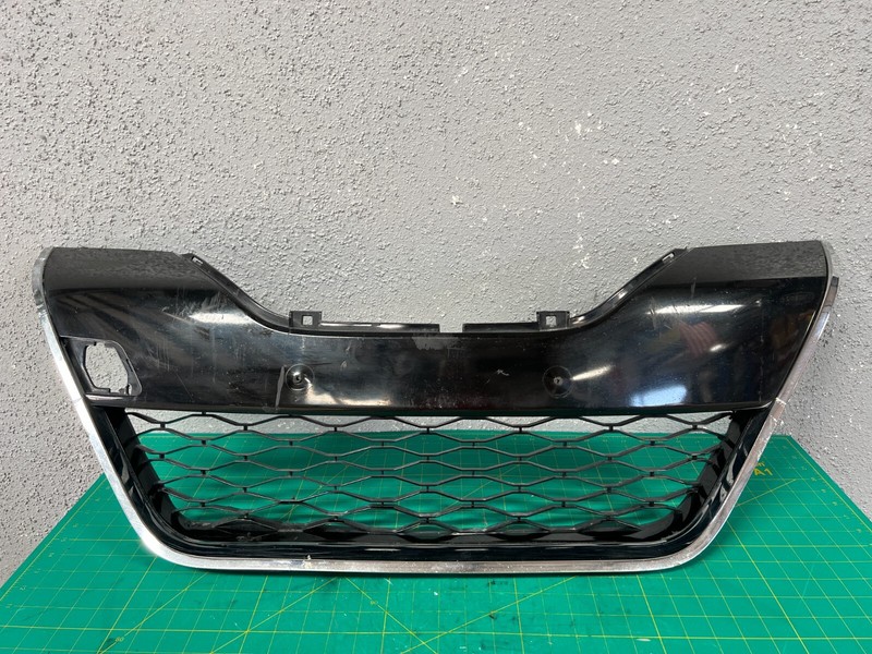 16-17 Nissan Maxima FRONT BUMPER GRILLE OEM