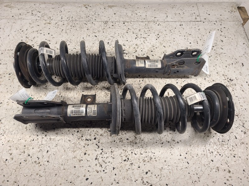 GMC Terrain Strut Assembly Pair Front Driver Lt Passenger Rt 6 Cyl OEM 2010-2017
