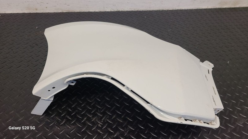 14-18 Jeep Cherokee Right Passenger Upper Fascia White OEM 5NJ90TZZAC